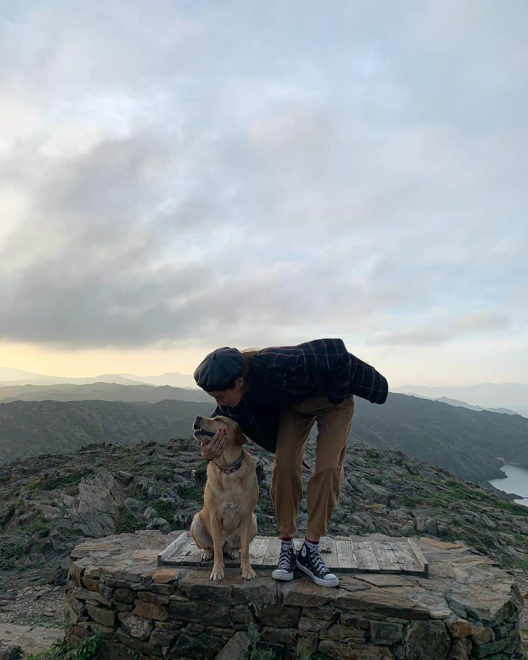 ガラ・ゴンザレスさんのインスタグラム写真 - (ガラ・ゴンザレスInstagram)「Might be a different coast line to the one which saw me grow up but still Northerner’s land」10月28日 3時11分 - galagonzalez