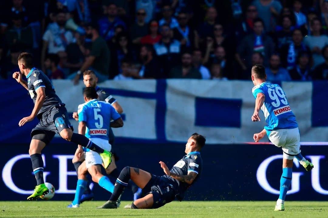アルカディウシュ・ミリクのインスタグラム：「Partita combattuta e difficile. Dispiace che il mio gol non sia bastato. Ma adesso testa già alla prossima...Noi siamo il Napoli. 💙  Hard and tough match. I'm sorry my goal wasn't enough.  head to the next match! We are il Napoli 💙  Trudne spotkanie, niestety mój gol nie wystarczył. Teraz dalej ciężka praca i skupiamy się na kolejnych meczach .💙」
