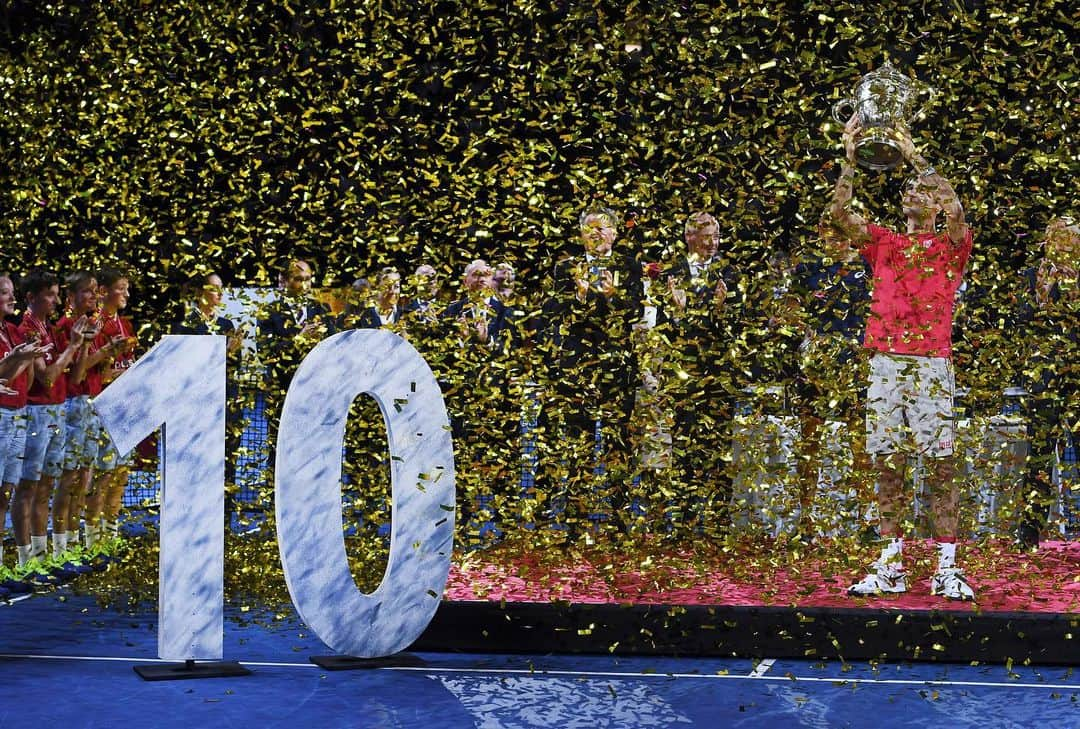 ロジャー・フェデラーさんのインスタグラム写真 - (ロジャー・フェデラーInstagram)「There’s no place like home🇨🇭👏🏼🏆#basel」10月28日 3時24分 - rogerfederer