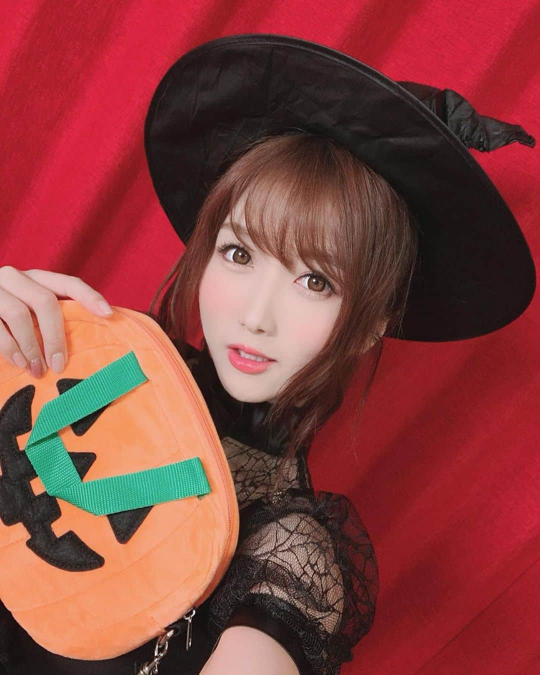 大槻ひびきさんのインスタグラム写真 - (大槻ひびきInstagram)「はっぴーはろうぃん🥰 #halloween  #japan #ハロウィン #ハロウィンコスプレ  #ハロウィン仮装  #魔女」10月28日 3時35分 - yanhibi0221