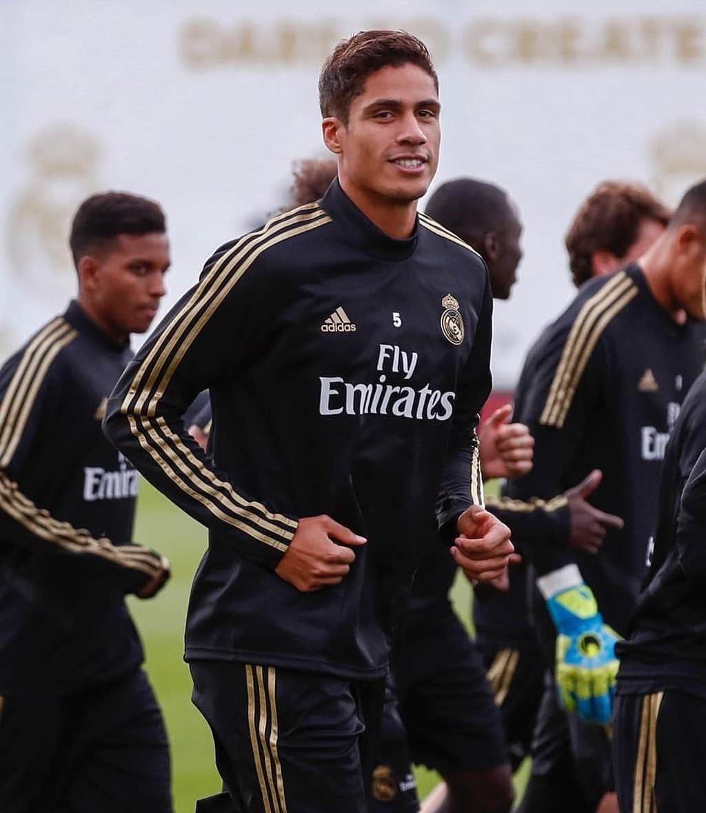 ラファエル・ヴァラーヌさんのインスタグラム写真 - (ラファエル・ヴァラーヌInstagram)「Sunday training ⚽️ #TeamVarane」10月28日 4時03分 - raphaelvarane