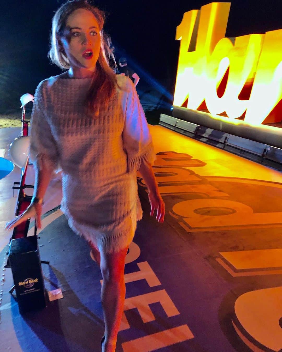 エリカ・クリステンセンのインスタグラム：「Got to smash a guitar for the opening of Hard Rock Los Cabos! You know they don’t cut ribbons, they smash guitars... Thank you for my rockstar moment 🙏🏼😆 Great night with great people for a great cause. #hrhloscabos」