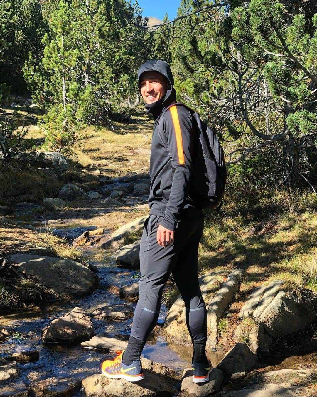 ボージャン・クルキッチさんのインスタグラム写真 - (ボージャン・クルキッチInstagram)「A day out hiking with lots of sun and fresh air? I'm in! 😊☀🌲👌🏻 ¿Día de ruta con sol, naturaleza y aire puro? Me lo pido.」10月28日 4時20分 - bokrkic