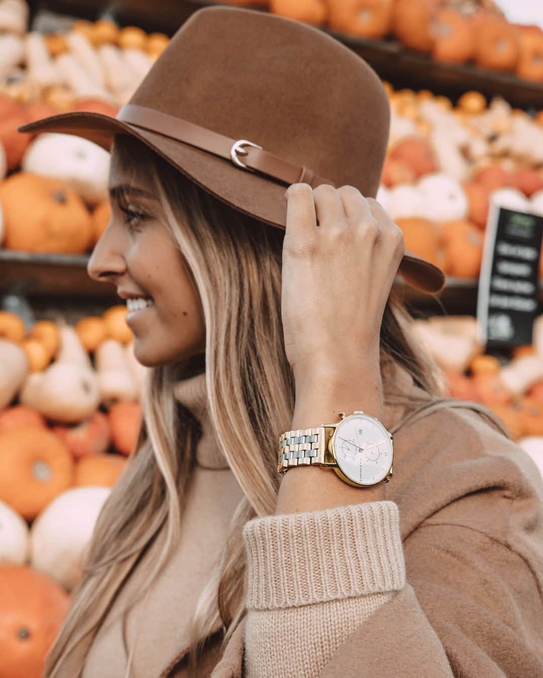 Kapten & Sonさんのインスタグラム写真 - (Kapten & SonInstagram)「'Leave a little sparkle wherever you go!' 🍁 Discover our beautiful new bicolor straps and glam up your Chrono! 💫 #bekapten #kaptenandson⁠ .⁠ .⁠ .⁠ #watches #watchesofinstagram #gold #silver #autumnvibes #autumnfashion #fall #ootdfash #fashionlover #fashioninspo」10月28日 4時30分 - kaptenandson