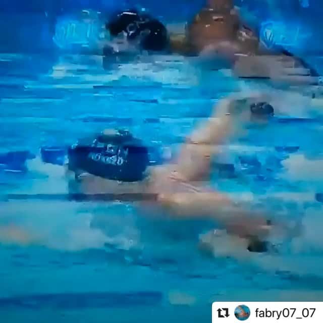 ズザンナ・ヤカボスのインスタグラム：「synchronized swimming since 1998 @hosszukatinka」
