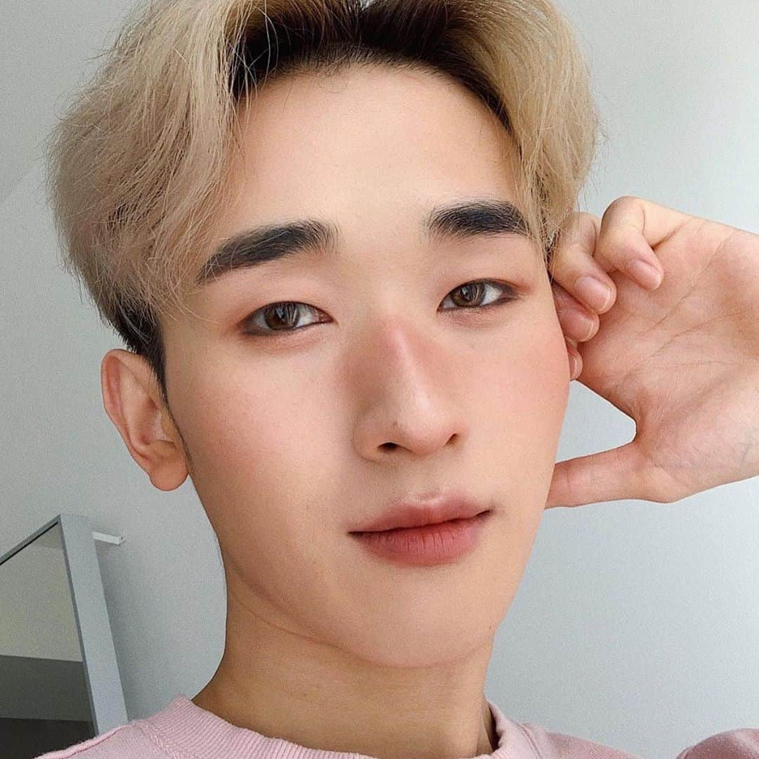 e.l.f.さんのインスタグラム写真 - (e.l.f.Instagram)「@ivanbaaaaah uses the Sheer Matte Liquid Lipstick in Praline Petal and the Primer-Infused Blush in Always Rosy 🕊#elfingamazing #elfcosmetics #crueltyfree #vegan」10月28日 5時02分 - elfcosmetics