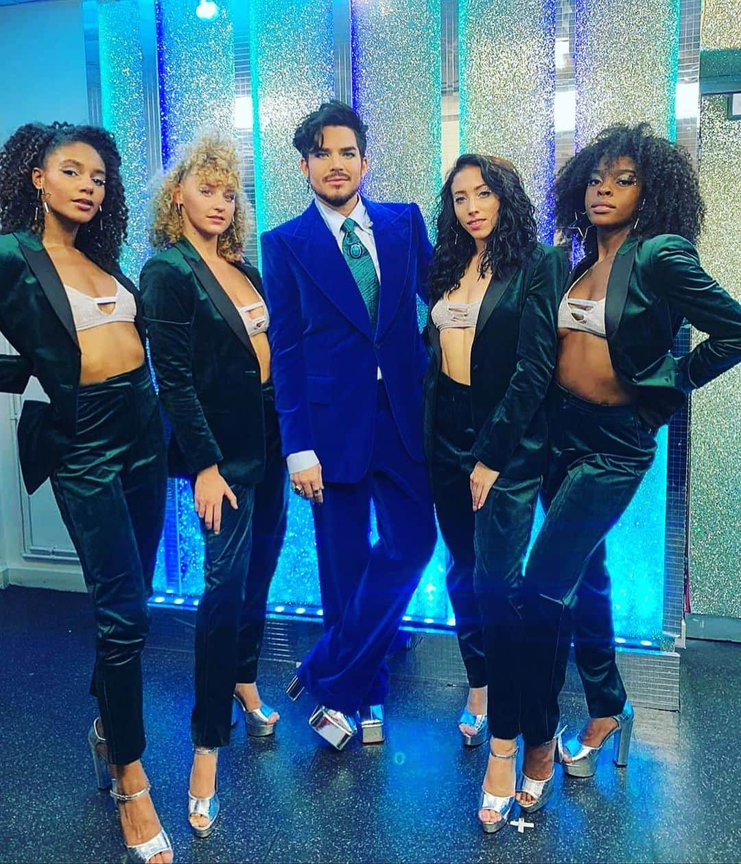 アダム・ランバートさんのインスタグラム写真 - (アダム・ランバートInstagram)「#Superpower on @bbcstrictly. Dancers: @sophiepisvin @sammileejayne @ryeshahiggs @demiroxmensah choreography: @sharon.june asst. @tommiejanssens」10月28日 5時31分 - adamlambert