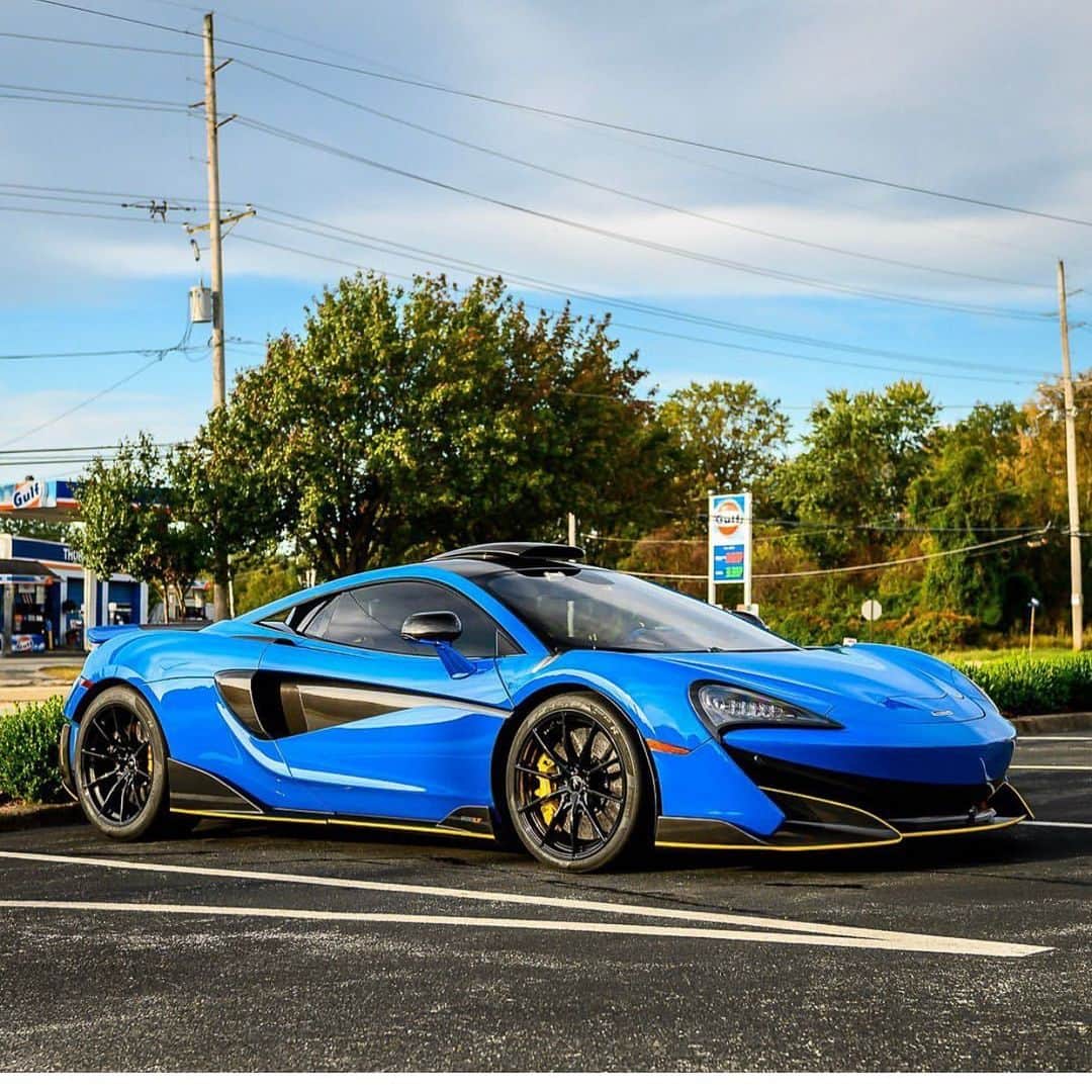 CarsWithoutLimitsさんのインスタグラム写真 - (CarsWithoutLimitsInstagram)「Now this is one dope spec McLaren 600LT. The colour is called Voodoo Blue Photo @mclarenphl  #carswithoutlimits #mclaren #600let」10月28日 6時41分 - carswithoutlimits