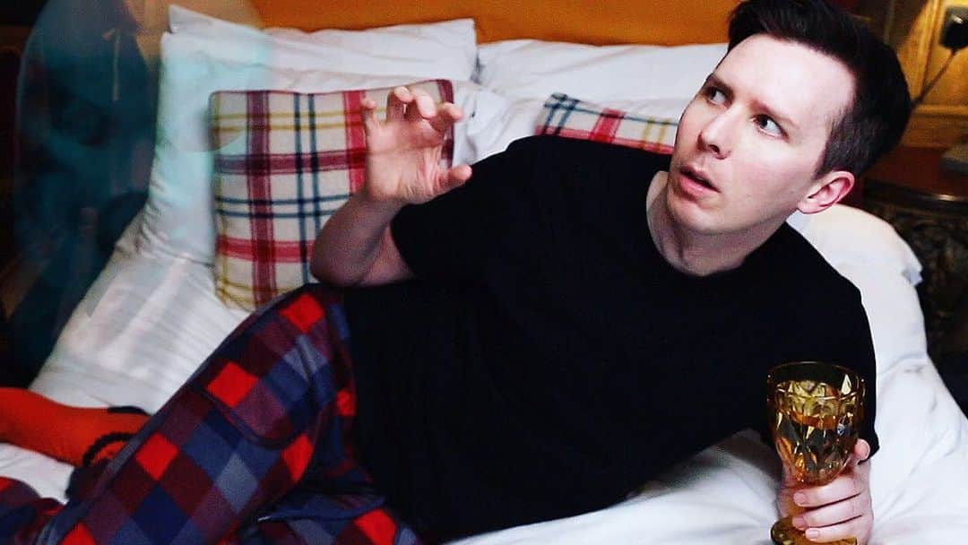 フィル・レスターのインスタグラム：「#Ad Watch the final trailer for #DoctorSleepMovie and see it in theaters October 31st! Doctor Sleep is the continuation to 'The Shining' and my latest video was inspired by the film as I attempt to survive the night in a haunted hotel 👻」