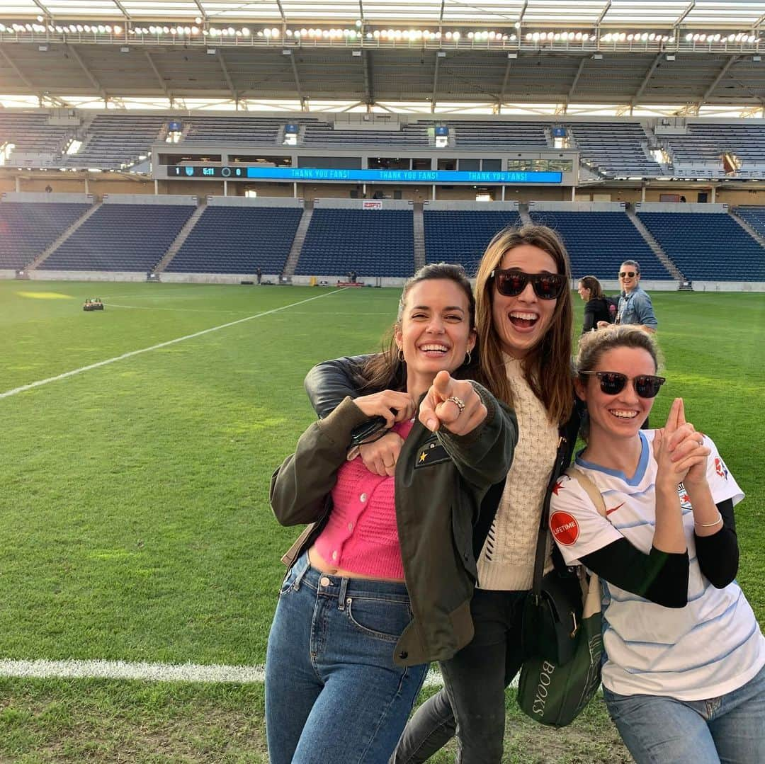 マリーナ・スコーシアーティさんのインスタグラム写真 - (マリーナ・スコーシアーティInstagram)「@chicagoredstars You are incredible. Congrats on making it all the way to the finals!! #soccer #chicago #goteam」10月28日 6時49分 - marinasqu