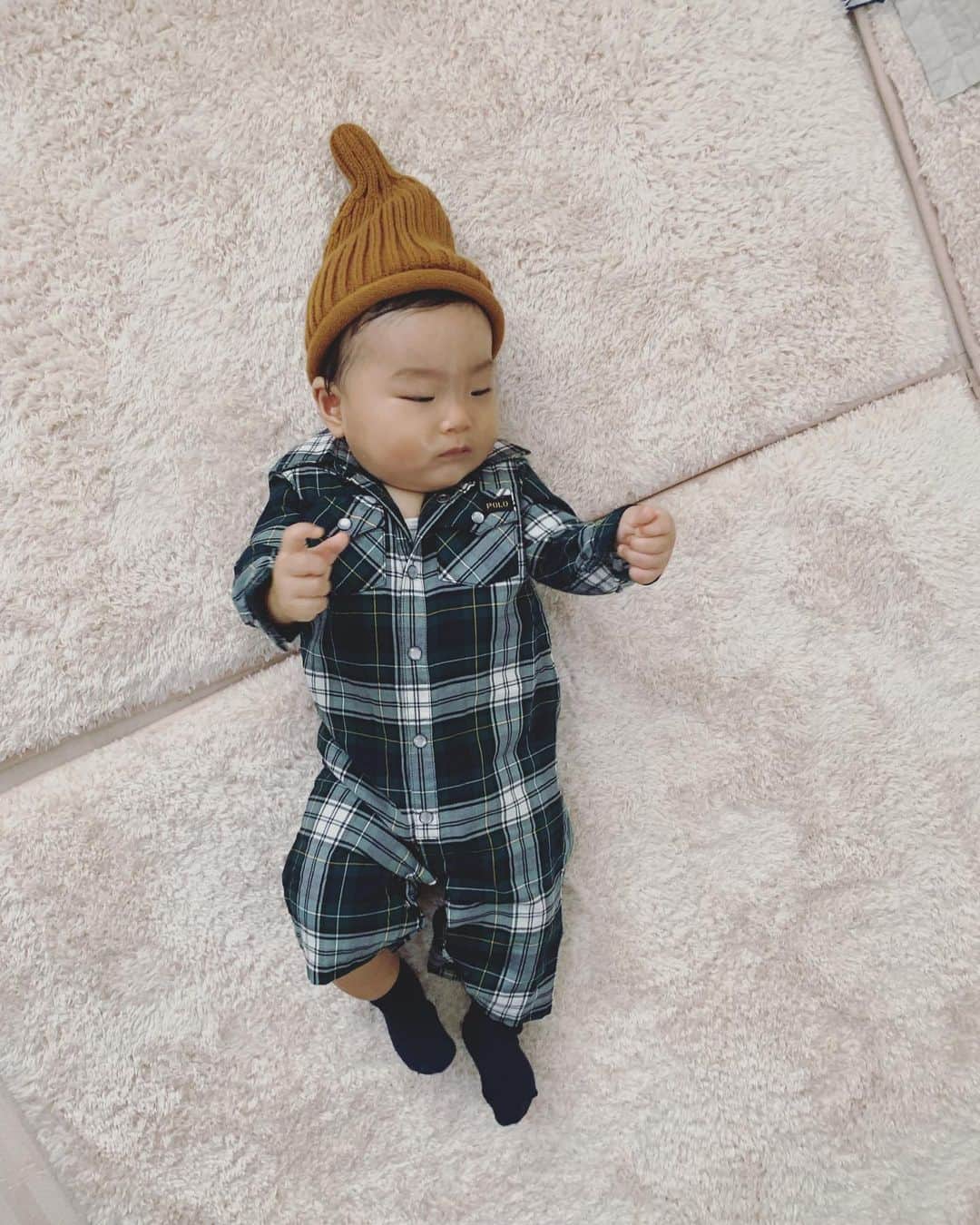 のインスタグラム：「Keshiki's outfit.  #ootd #son #family #polo #check #autumn #casual #baby」