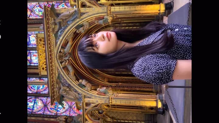 shihori.kathleenのインスタグラム：「. . RPGの世界 🏰⚜️🎮💎🔮🤴🏻🧙🏻‍♀️ . . みたいな動画見つけた これはサント シャペル教会⛪️ . #paris」