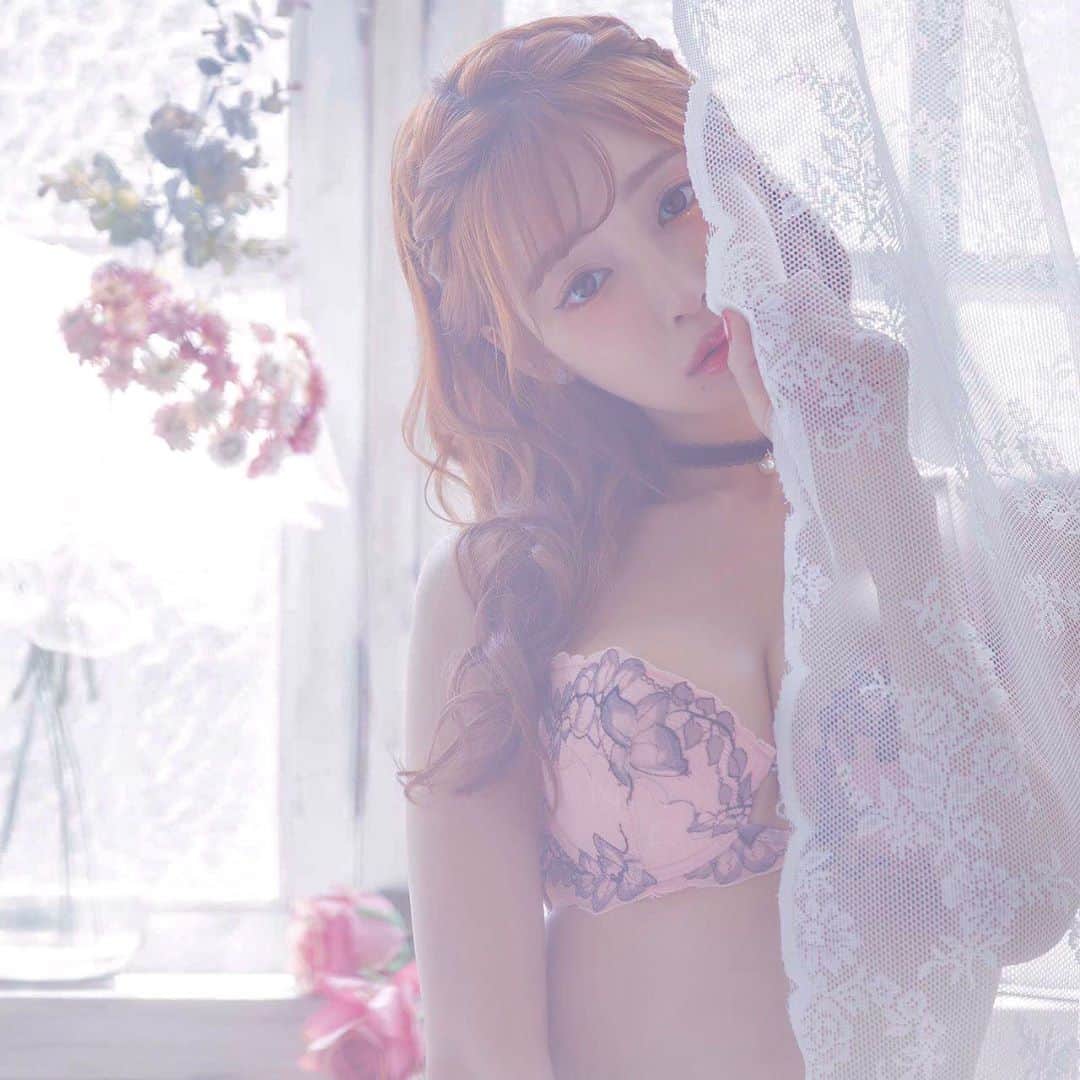 明日花キララのインスタグラム：「本日10月28日(月)18:00〜 販売サイトがお引越し!!🛒🛒🛒 . whip❤︎bunnyの新しい公式サイトがOPENします🍑💞 https://whipbunny.jp/ . レディースとメンズの下着はこちらのサイトから❤︎ 18時から販売画面へ切り替わります💌 新しいサイトぜひチェックお願いします！！ (プロフィールのURLから飛べます)」