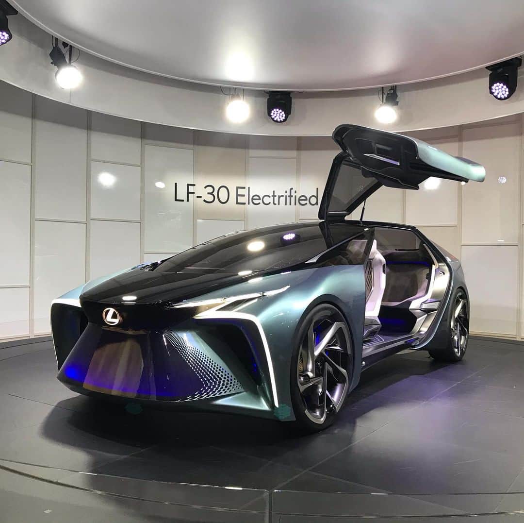 折目遼のインスタグラム：「東京モーターショー2019 #東京モーターショー #車好き #toyota #lexus #lf30」