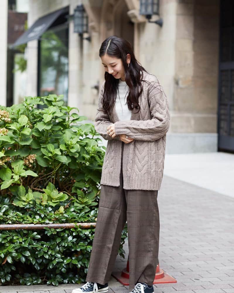 uniqlo_printemps_ginzaのインスタグラム：「パシャっと見つかる着こなし発見アプリ 『Style Hint』 ✔️雑誌などから気になるスタイルを撮影するだけで商品を検索できる ✔️お気に入りのコーデからそのまま商品を購入できる ✔️お気に入りのスタイルを世界に発信できる  今なら『スタイルヒント』アプリをダウンロードすれば、ユニクロ、GUの店舗やオンラインストアで使えるクーポンを配信中！！ #スタイルヒント」