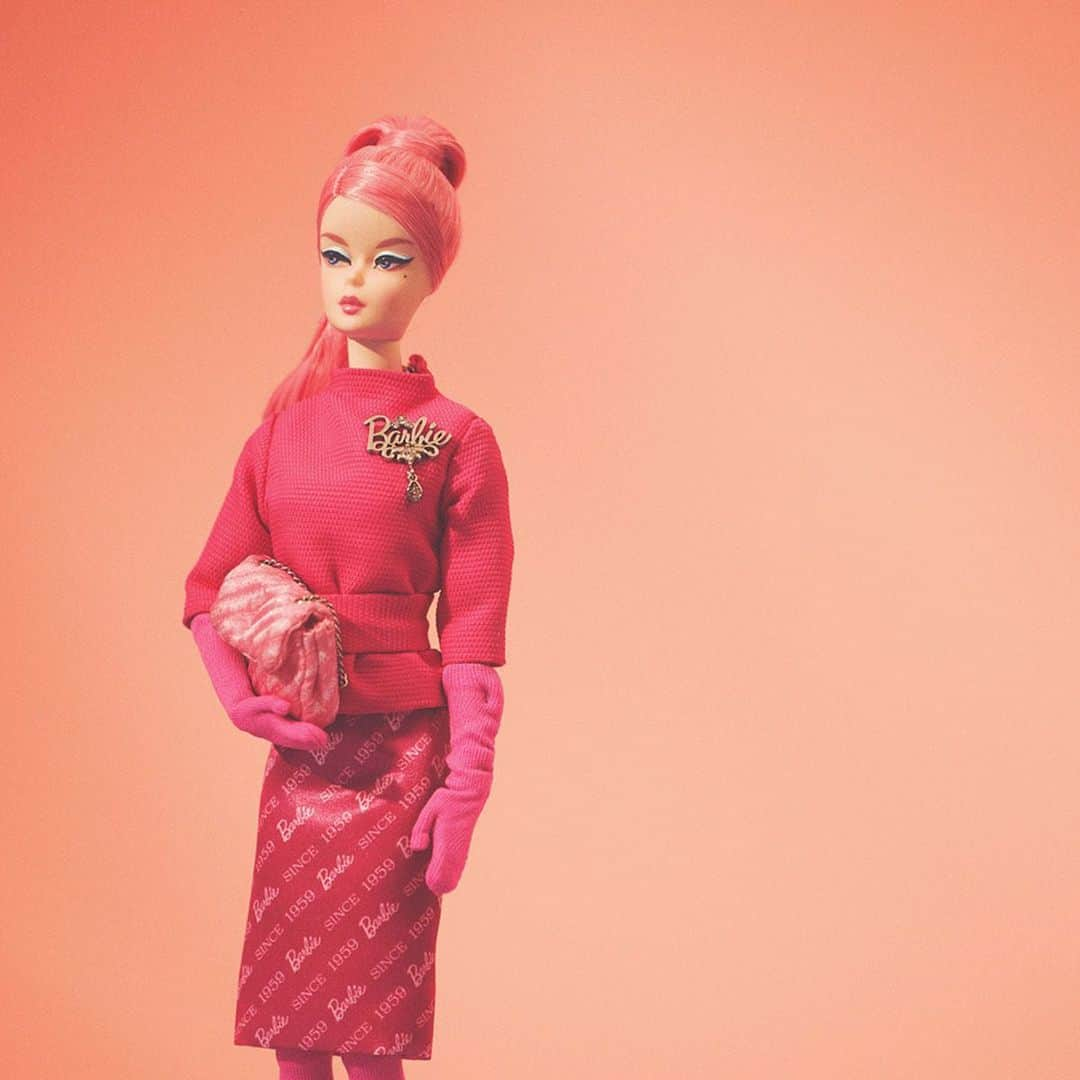 ginza magazineさんのインスタグラム写真 - (ginza magazineInstagram)「永遠の“パワーガール” Barbie⠀ 「可愛い」けど「可愛い」だけではない、自立心の溢れる女の子。⠀ ⠀ バービー。このアイコニックなドールが生まれたのは、今から60年前。⠀ 生まれ故郷のLA・マテル社を尋ねながら、彼女の魅力に迫った。⠀ @ginzamagazine 11月号にて掲載中です。⠀ ⠀ #ginzamagazine #Barbie #doll #バービー人形 #バービー」10月28日 16時38分 - ginzamagazine