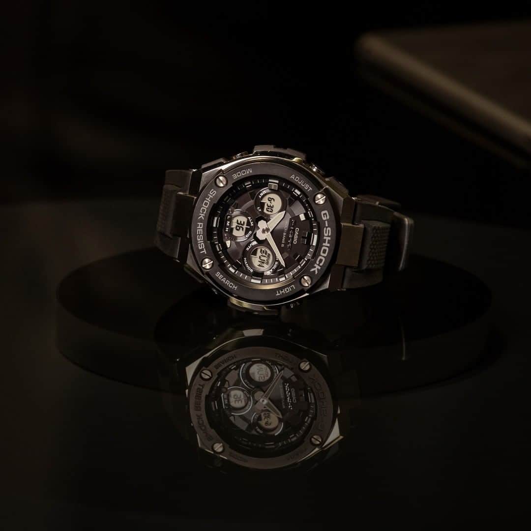 G-SHOCKさんのインスタグラム写真 - (G-SHOCKInstagram)「G-STEEL  メタルと樹脂の融合により、タフネスデザインのバリエーションを広げたG-STEELから、ミドルサイズに仕上げたGST-W300-1AJFをご紹介。世界6局の標準電波に対応するマルチバンド6をはじめ、液晶部の視認性を確保する針退避機能や、暗所での時刻確認に優れたフルオートダブルLEDライトを備えています。  This GST-W300-1AJF has reduced the overall case size from  previous G-STEEL models, while incorporating existing layer guard structure and functions. It is equipped with functions such as Hand shift feature and full-auto LED illumination.  GST-W300-1AJF  #g_shock #g_steel #gstw300 #toughsolar #watchoftheday」10月28日 17時01分 - gshock_jp