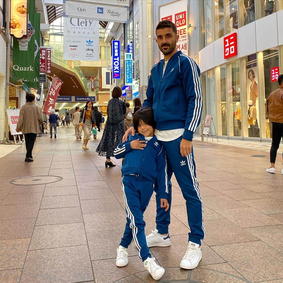 ダビド・ビジャさんのインスタグラム写真 - (ダビド・ビジャInstagram)「🧒🏻❤️🧔🏻🤙🏻 #adidasstyle #adidastokyo #adidasoriginals #motomachi #kobe」10月28日 17時23分 - davidvilla