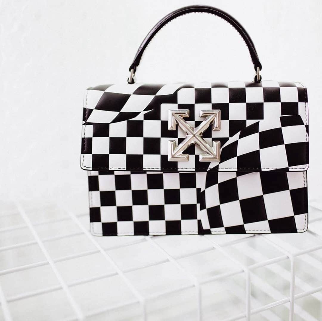 OFF-WHITE C/O VIRGIL ABLOHさんのインスタグラム写真 - (OFF-WHITE C/O VIRGIL ABLOHInstagram)「fw19 women’s Off-White™  checked 1.4 bag jitney now available at @off___white__vancouver store」10月28日 17時24分 - off____white