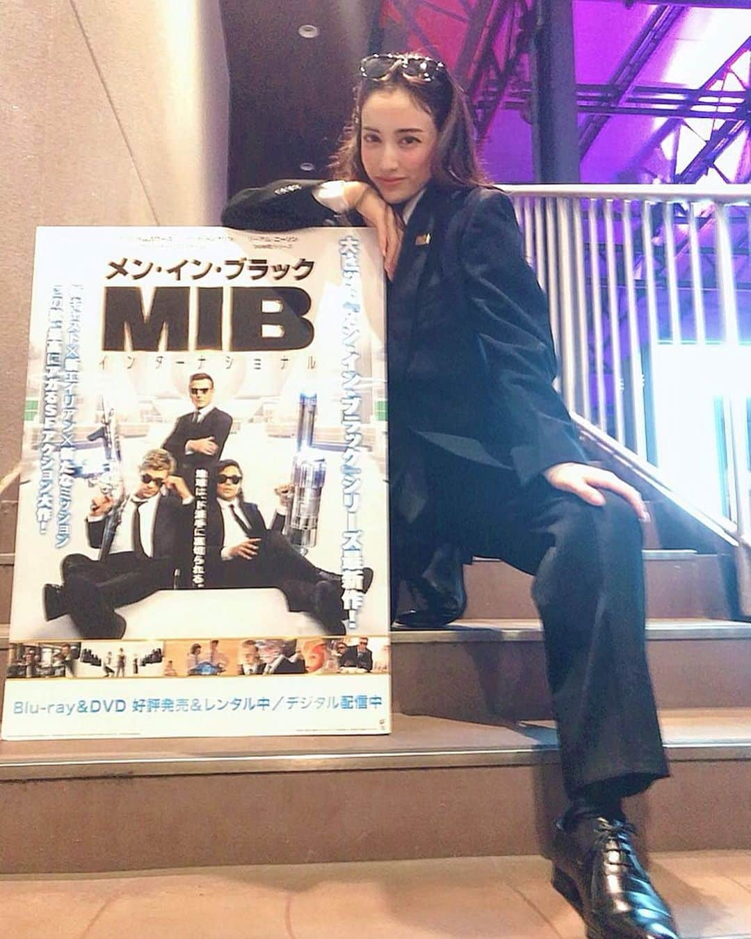 眞木美咲パメラさんのインスタグラム写真 - (眞木美咲パメラInstagram)「🕶 . メン・イン・ブラック：インターナショナル 🙌🏻 衣装はもちろんMIB仕様🔥 スーツ久しぶりにきたよ 大好きな映画だから嬉しかったぁ しっかりハロウィンしてきました🎃 みんなはハロウィンなにするの？ . #MIB  #glitter #KAWASAKIHalloween2019  #カワハロMIB」10月28日 17時38分 - pamypamypamy