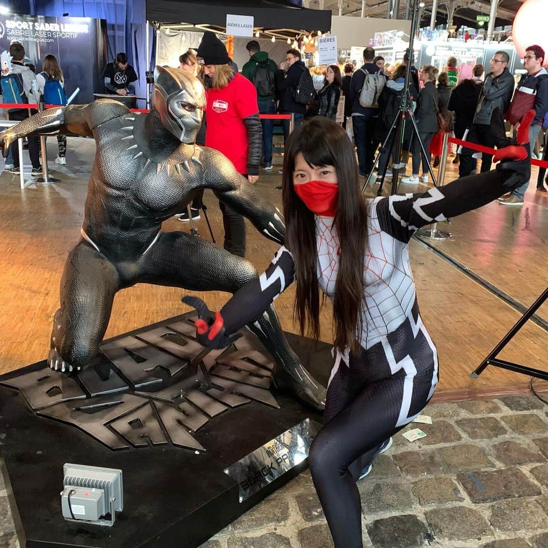 のインスタグラム：「Je suis allé au Comic Con  Paris. J'ai cosplayé Spiderman Silk.  #ComicCon_Paris #COMICCONPARIS2019 #comiccon  #ComicConParis #CCP2019 #CCP #comiccon2019  #spiderman #spidermansilk #cosplay #paris #france」