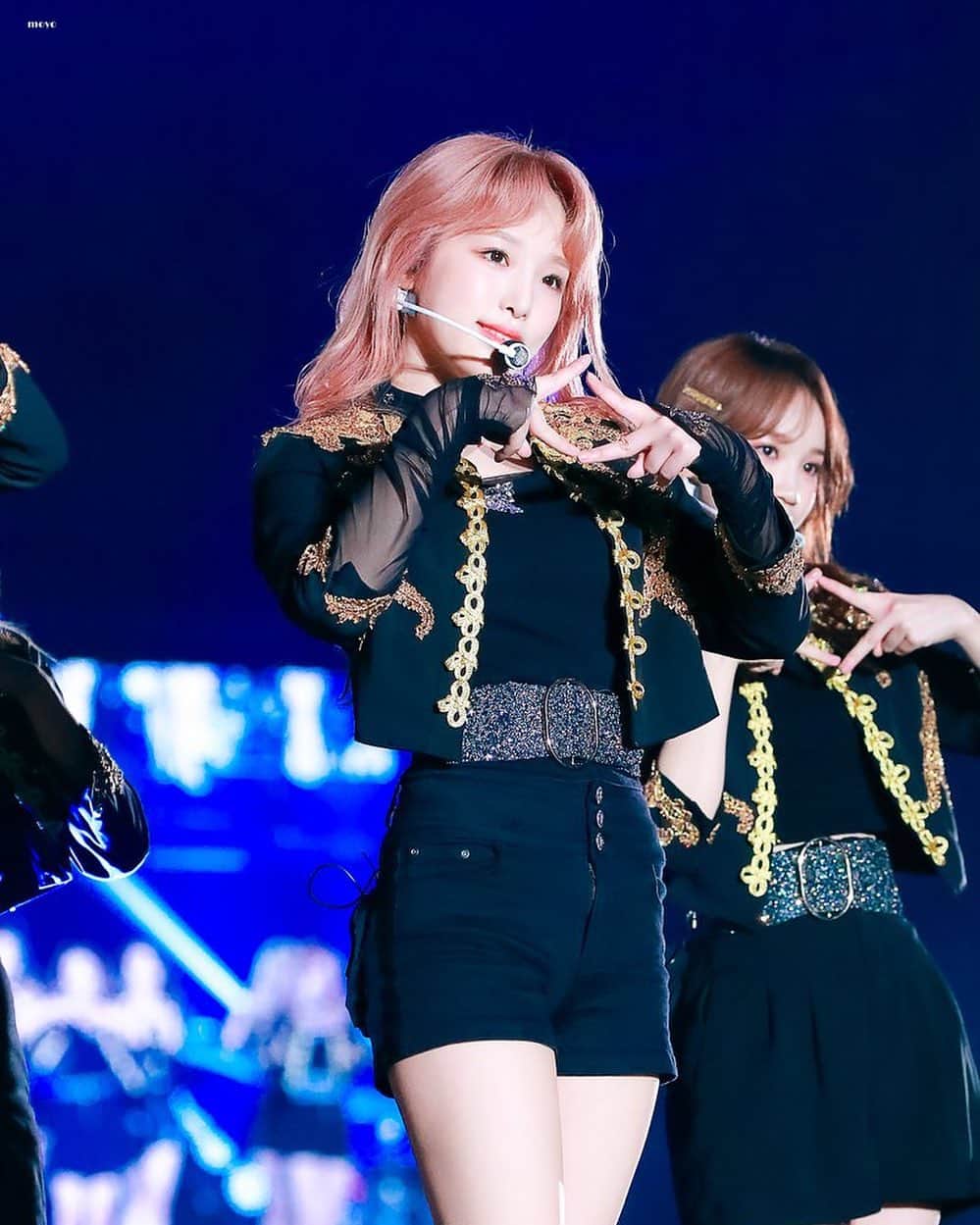 チェ・イェナのインスタグラム：「izone first anniversary tmr aah time flies so fast T___T i’m so proud of our girls ➸ 191005 tgc | © moyo tags :: 💌 #choiyena #yena #izone #izonegroup #produce #produce48 #mnet #mnetofficial #kpop #gg #girlgroup #fff #lfl #kpopfff #kpoplfl #kpopexlikes #exlikes #kpopsfs #sfs #naekkoya #nekkoya #pickme #korea #japan #프로듀스48 #프로듀스 #최예나」