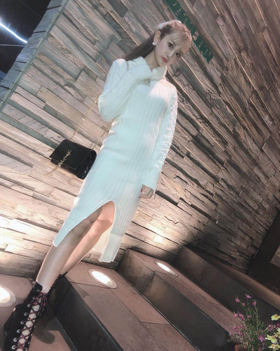 SHIHOさんのインスタグラム写真 - (SHIHOInstagram)「. . dinner code🥰🍴❤️ . 真っ白なニットワンピが 女の子らしくてお気に入り♡♡ . . @selectshop_liliana のだよ🍓 スリット多分後ろなんだけど 前にしても可愛かったから前にした💓 . . #ootd #fashion #me #prada #code #tokyo #japan」10月28日 17時45分 - cham_pipi