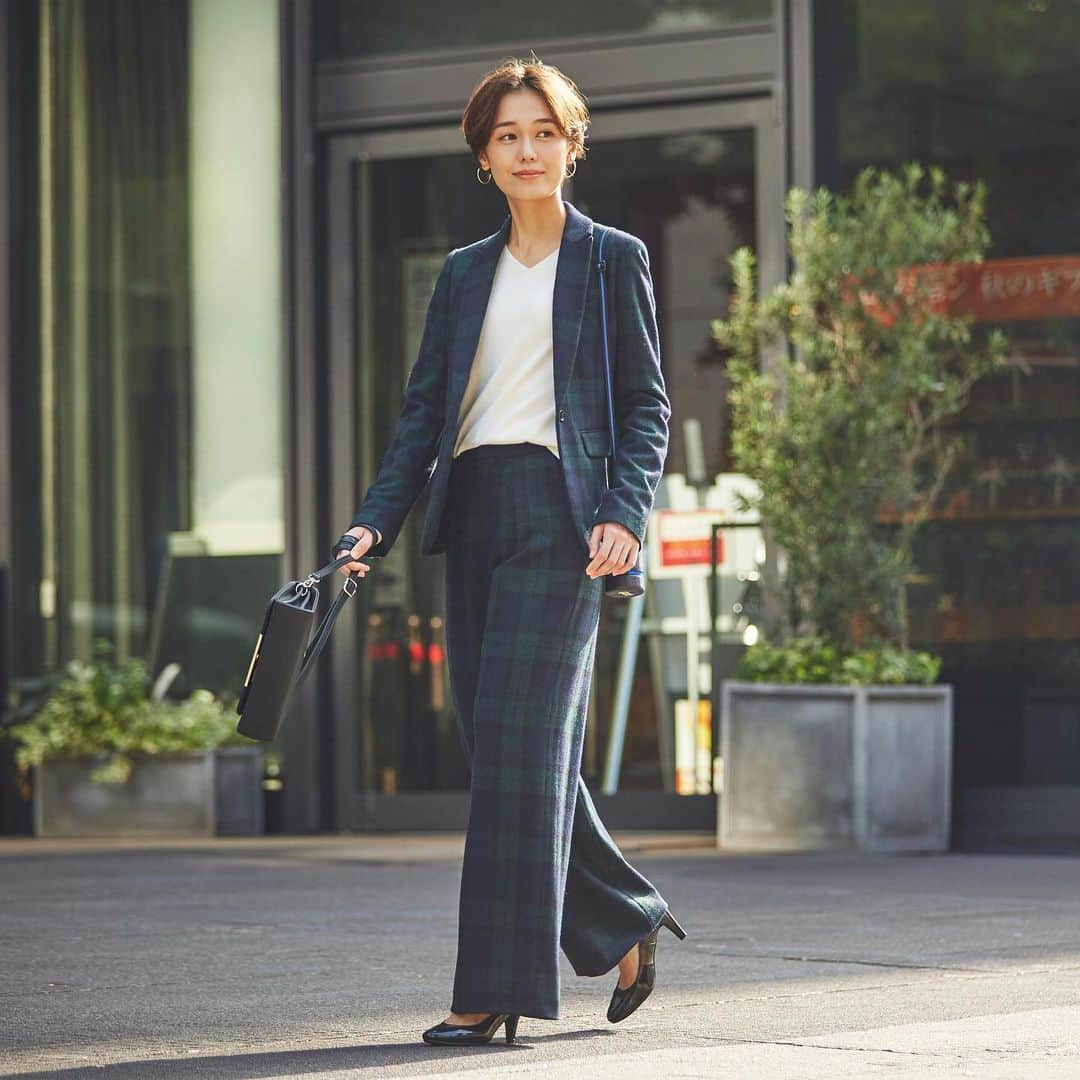 SUIT SELECT スーツセレクトさんのインスタグラム写真 - (SUIT SELECT スーツセレクトInstagram)「【Wide Pants】 秋冬らしいチェック柄のワイドパンツスタイル。 スタイリングはシンプルに。ヒール高のパンプスがオススメ。 オンオフ使えるのが嬉しい。 ・ JACKET ¥23,000 / PANTS ¥12,000 (税別、スーツセレクト) ・ ・ ・ #suit #スーツ #suitselect #スーツセレクト #スーツのある日常 #平野マユ ・ #レディース #レディースファッション #レディースコーデ #働く女性 #ビジネス #カジュアル #リラックス #新作 #秋 ・ #fashion #ootd #outfit #ladies #ladiesfashion #ladiescode #workingwoman #business #casual #relax #classic #2019aw #aw #autumn #autumnfashion」10月28日 9時05分 - suitselect_japan_official