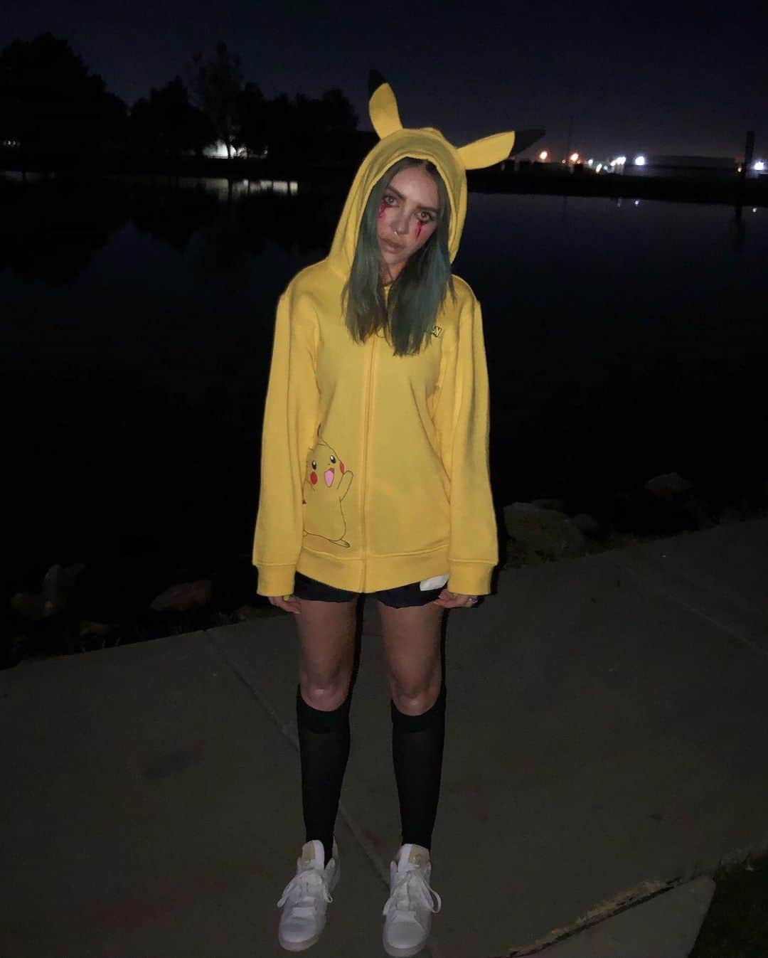 のインスタグラム：「pikachu but if his wife left him and now he dines alone and has lost the will to electrocute」