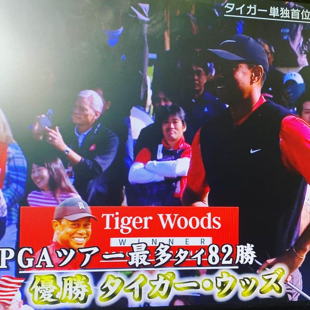 TOGGYさんのインスタグラム写真 - (TOGGYInstagram)「‪タイガー・ウッズ　ビューティフル❣️‬ ‪サム・スニードに並ぶ82勝目！‬ ‪しかもPGAツアー初開催の日本で！🇯🇵‬ ‪朝から歴史的瞬間に立ち会え幸せです。‬ ‪松山英樹も２位で素晴らしい戦いでした！‬ ‪今年はスポーツ、‬ ‪特にゴルフの当たり年だ！‬ ちなみにボールだけはタイガーと同じブリヂストンツアーB-XSを愛用してます(笑)。 ‪#toggy #pga #tigarwoods #tourbxs #bridgestonegolf #hidekimatsuyama #zozochampionship #fukuoka #chiba #japan #golf #タイガーウッズ ‬#narashinocountryclub」10月28日 9時55分 - dj_toggy