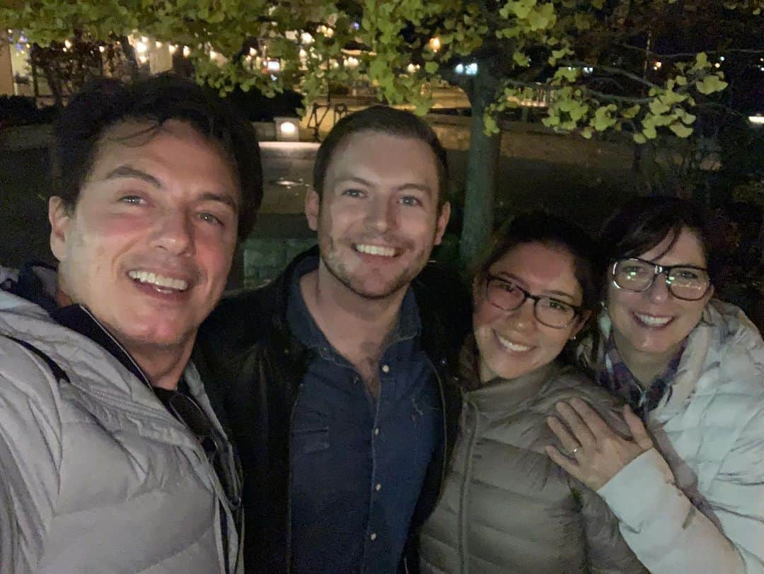 ジョン・バロウマンさんのインスタグラム写真 - (ジョン・バロウマンInstagram)「Having dinner in #Halifax after our cancelled flight and who walks up to our table? @gregbarrowman what are the chances... he is waiting for his ship to come in!! No kidding.. #wtf #fabulous #kismet jb」10月28日 10時21分 - johnscotbarrowman