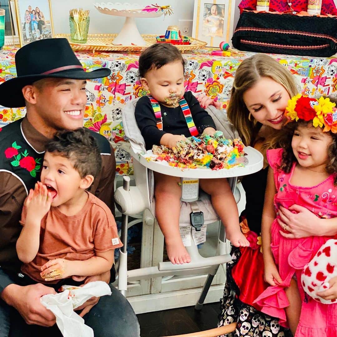 アディソン・ラッセルのインスタグラム：「Celebrating Raynor’s Birthday with his favorite movie Coco! Dia De Los Muertos and the present. Counting our blessings. Thank you God for this day! #coco #love」