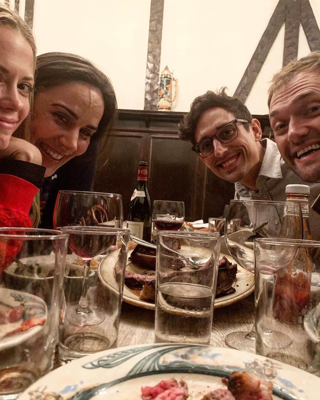 クレア・コフィーのインスタグラム：「Steak-cation @peterlugersteakhouse with @pattideldancer & @justin_peck (featuring original choreography by @pattideldancer)!! 📸: Cal #familyday」
