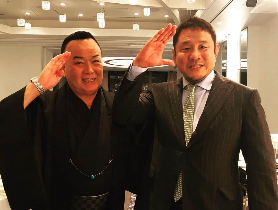 永田裕志さんのインスタグラム写真 - (永田裕志Instagram)「力斗君の披露宴二次会にて細川たかしさん、元横綱日馬富士さん、日体大後輩菅原君とみんなでゼァッ‼️ #永田裕志 #細川たかし #元横綱日馬富士  #菅原修」10月28日 11時56分 - yuji_nagata