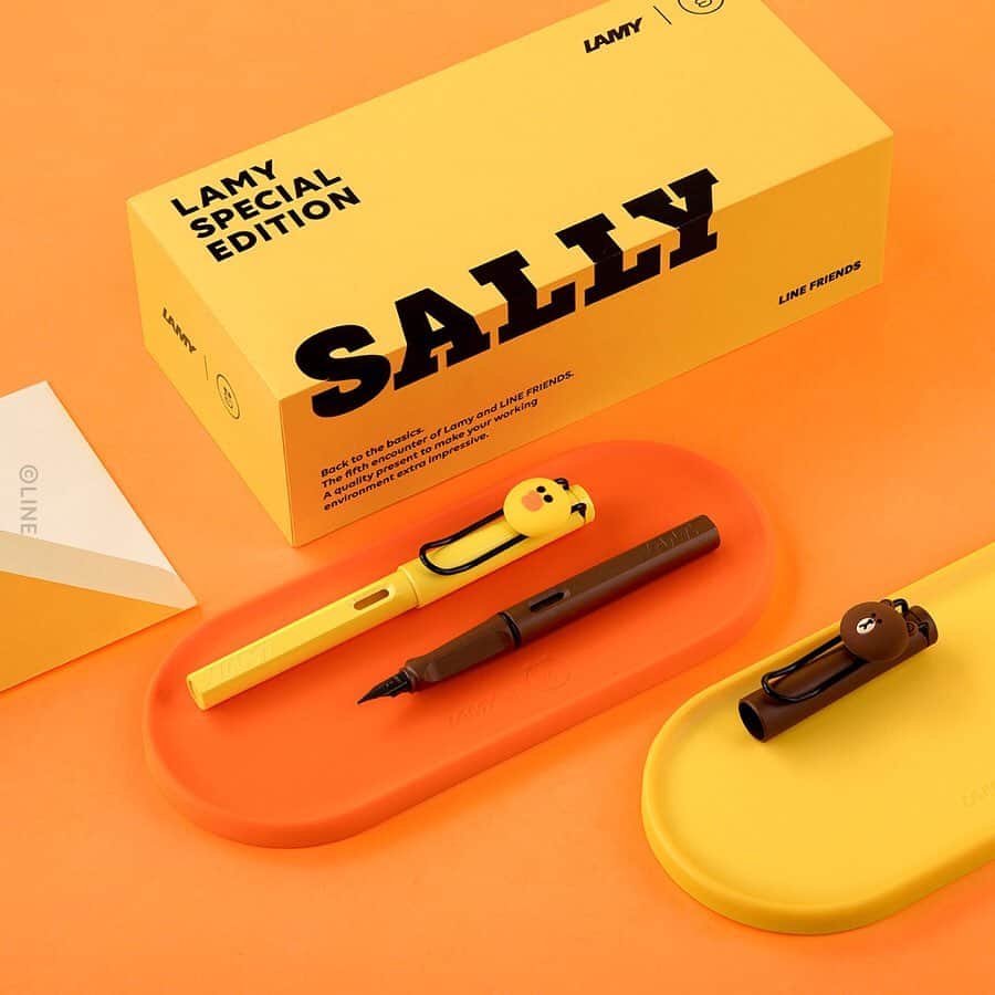 LINE FRIENDSさんのインスタグラム写真 - (LINE FRIENDSInstagram)「. Join us on a rediscovery of 🖋  LAMY l LINE FRIENDS  SPECIAL EDITION COMING SOON  #BROWN #SALLY #LAMY #DESK #PEN #LINEFRIENDS」10月28日 12時00分 - linefriends