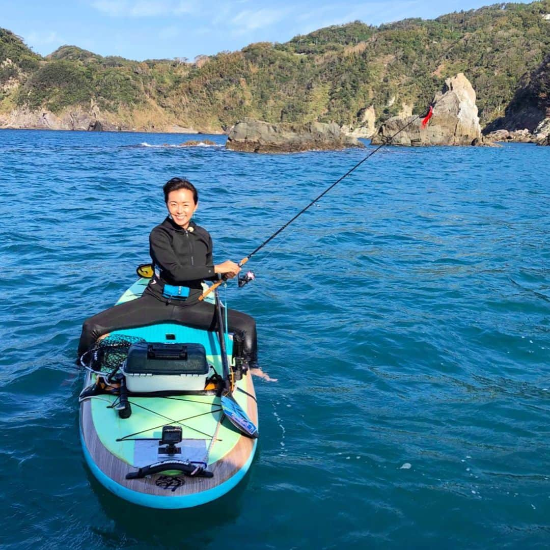 田中律子さんのインスタグラム写真 - (田中律子Instagram)「TOKAIケーブルネットワーク 『田中律子の旅するSUP』🏄‍♀️ お正月SP🎍の撮影でSUPフィッシング🎣もー楽しかった😆完全にハマりそうです❗️ #tokaiケーブルネットワーク  #田中律子の旅するsup  #旅sup  #sup #supfishing  #supフィッシング  #ビギナーズラック  #めでたい」10月28日 12時16分 - ri2kotanaka