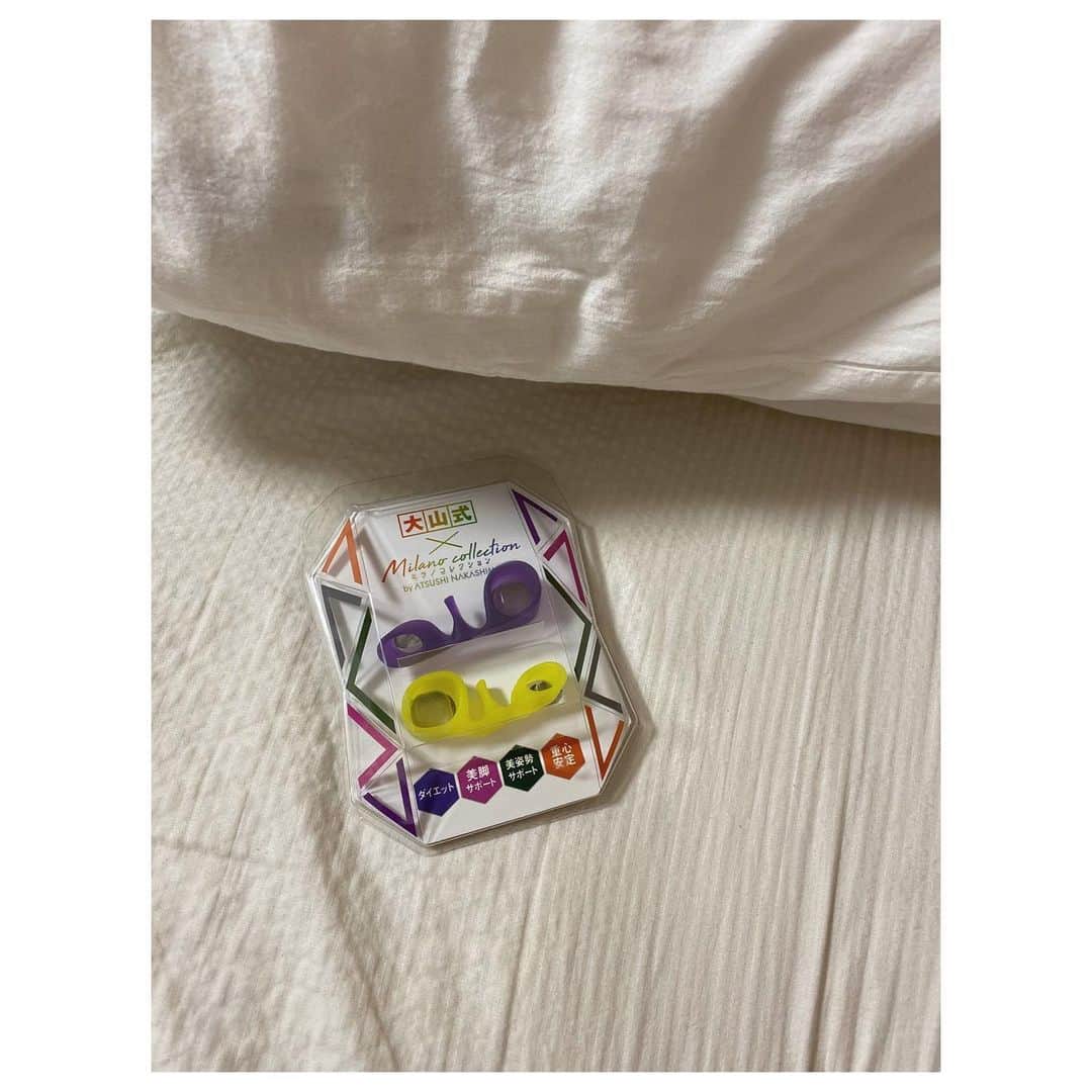 小田川エリカさんのインスタグラム写真 - (小田川エリカInstagram)「・ フィギュアで看板見て気になって買ってみた！ (@ashibijin)の大山式シリーズ❤︎ ミラコレモデル、話題になっているらしい！！ 美姿勢目指してつけてみたんだけど 圧迫感とか違和感とか無くて良かった🏃🏼‍♀️ つけとくだけでいいから簡単でおすすめだよ！ 公式サイトで11月30日まで使える20%OFF クーポンコード→lady046 #大山式#あし美人#ビューティフィットネス #大山式ミラノコレクションモデル#フィギュアスケー #フィギュア観戦#美姿勢#歩き方改善」10月28日 12時24分 - 0904.erika