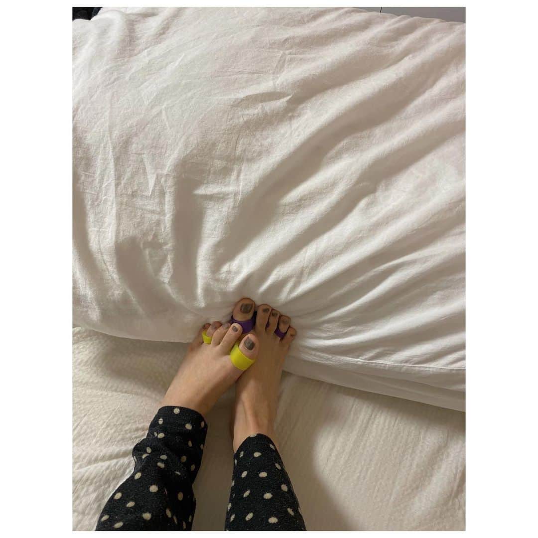 小田川エリカさんのインスタグラム写真 - (小田川エリカInstagram)「・ フィギュアで看板見て気になって買ってみた！ (@ashibijin)の大山式シリーズ❤︎ ミラコレモデル、話題になっているらしい！！ 美姿勢目指してつけてみたんだけど 圧迫感とか違和感とか無くて良かった🏃🏼‍♀️ つけとくだけでいいから簡単でおすすめだよ！ 公式サイトで11月30日まで使える20%OFF クーポンコード→lady046 #大山式#あし美人#ビューティフィットネス #大山式ミラノコレクションモデル#フィギュアスケー #フィギュア観戦#美姿勢#歩き方改善」10月28日 12時24分 - 0904.erika