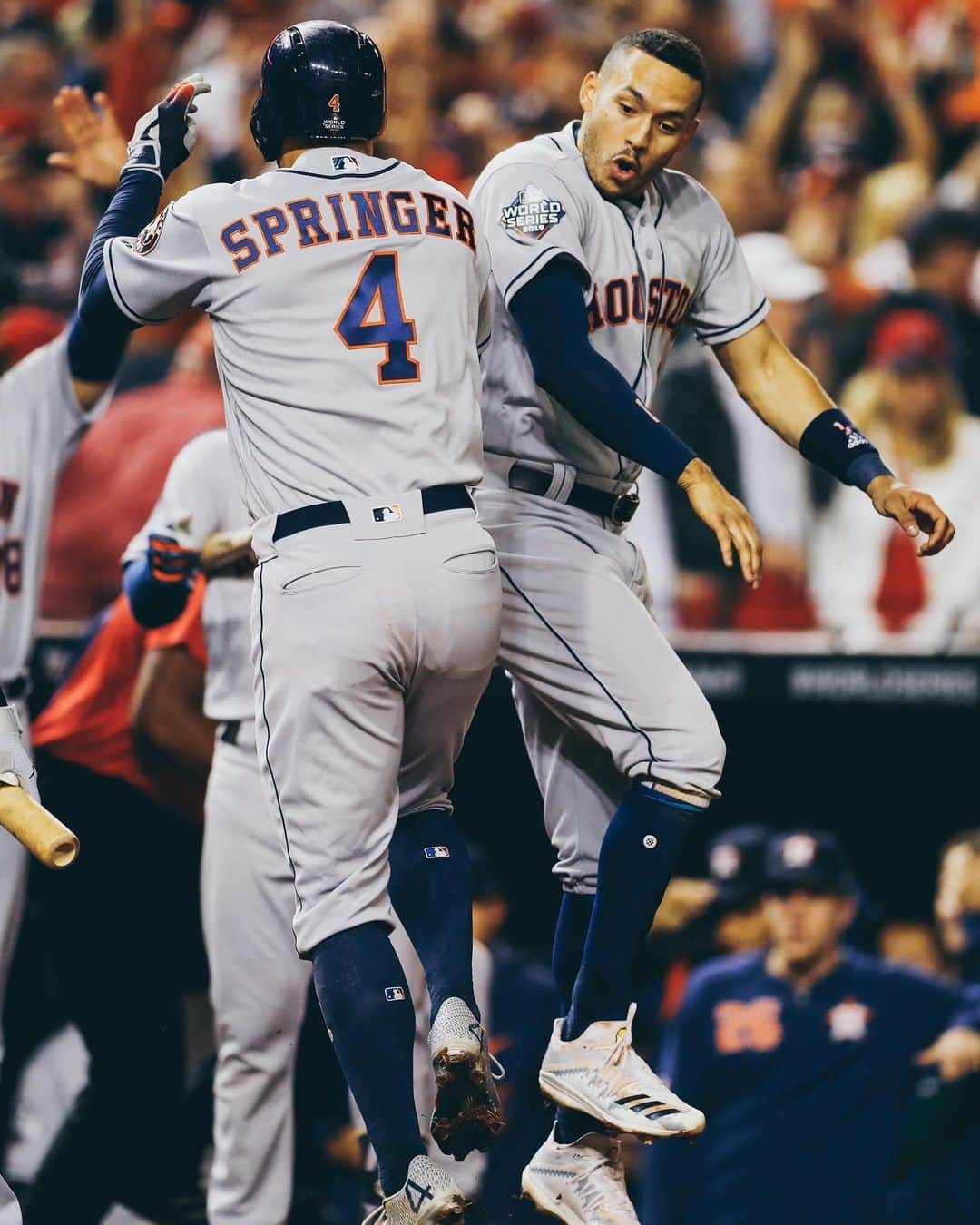 MLBさんのインスタグラム写真 - (MLBInstagram)「ANOTHER #WorldSeries Springer Dinger.」10月28日 12時26分 - mlb