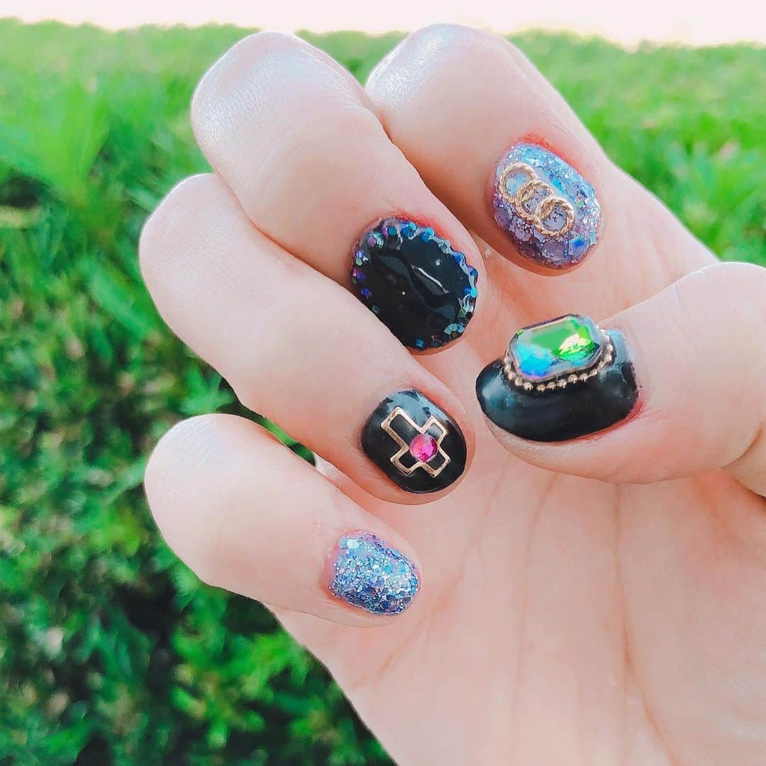 紫雷イオさんのインスタグラム写真 - (紫雷イオInstagram)「I 🖤 nail art.  #nails  #nailart  #ネイル好き  #やみかわいい」10月28日 12時32分 - iyo_sky