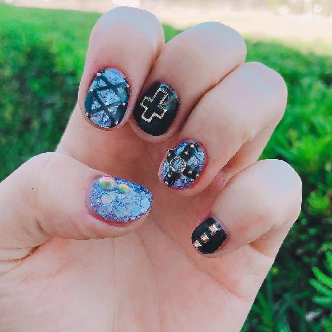 紫雷イオさんのインスタグラム写真 - (紫雷イオInstagram)「I 🖤 nail art.  #nails  #nailart  #ネイル好き  #やみかわいい」10月28日 12時32分 - iyo_sky