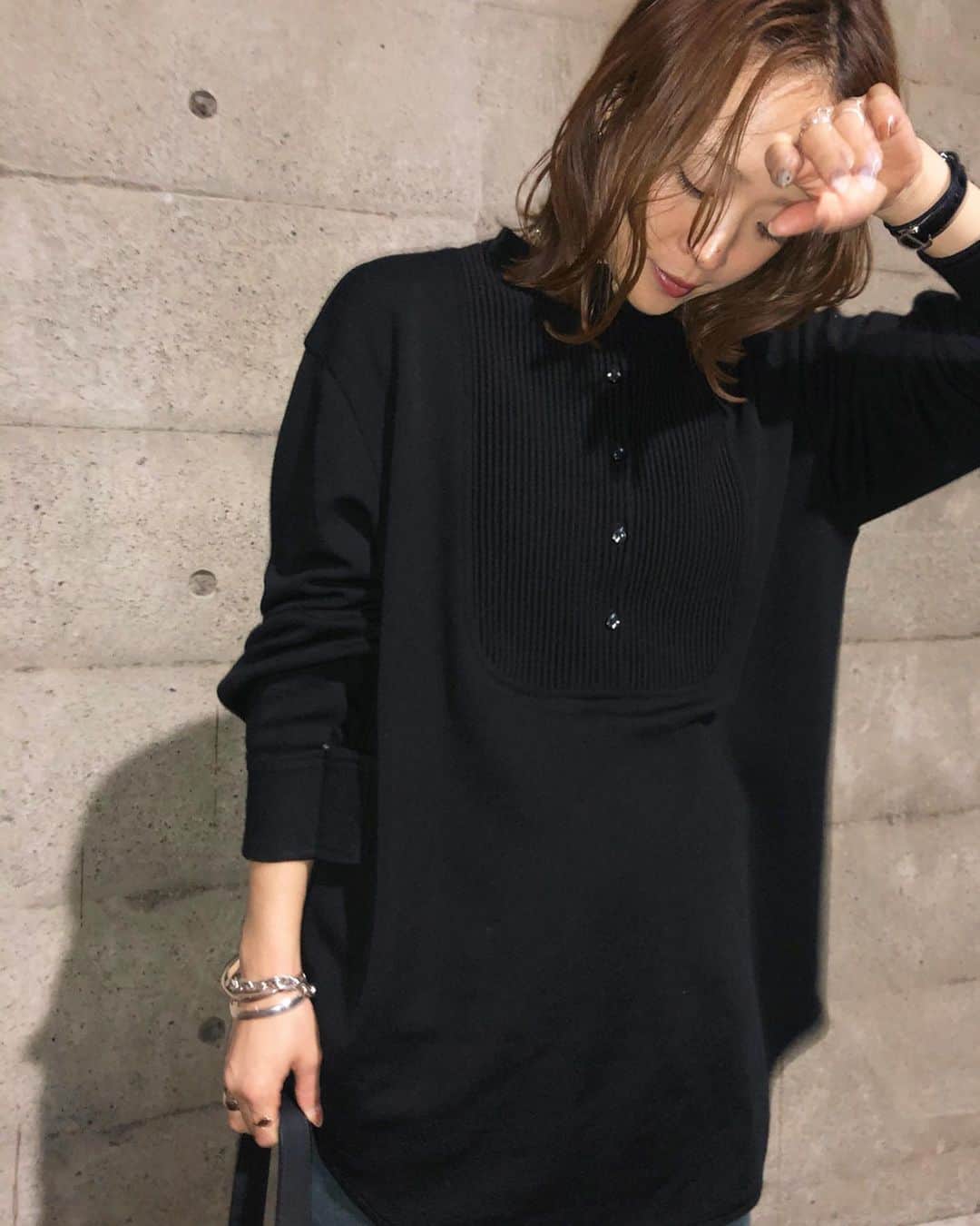 のインスタグラム：「外は寒いのに電車の中は暖かいのでこの時期の私の顔、そして鼻は光を放っています😇😨 #良い意味でハイライト #tanjpn」