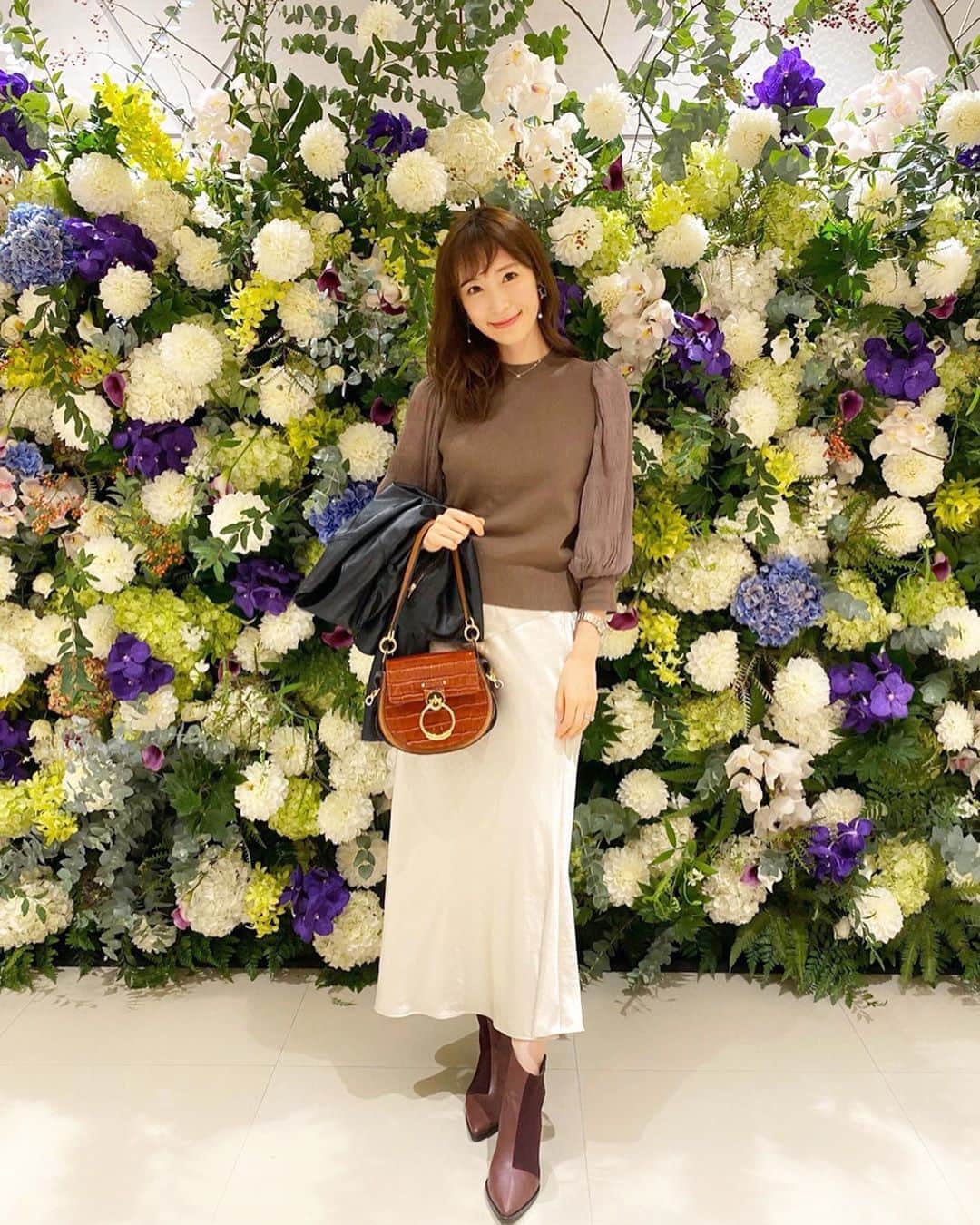 小林真由のインスタグラム：「⋆﻿ ⋆﻿ 渋谷スクランブルスクエアの内覧会へ🗼﻿ 建設現場を横目に完成を待ちに待っていました🤤﻿ ﻿ 14階　MARK'STYLE TOKYO には﻿ NATURALI JEWELRYも🥺﻿ この星のジュエリー﻿ 2日に1度くらい使ってる🌟﻿ ﻿ ﻿ オープンしたら﻿ スカイデッキにも行きたいな😊🍦﻿ ﻿ tops&skirt: #frayid﻿ boots: #leoryxeblóa  bag: #chloe﻿ ﻿ #渋谷スクランブルスクエア #スクランブルスクエア #ファッション #コーデ #ママコーデ #ママライフ #コーディネート #フレイアイディー #レオリーエブロア #クロエ #coordinate #fashion #naturalijewelry」