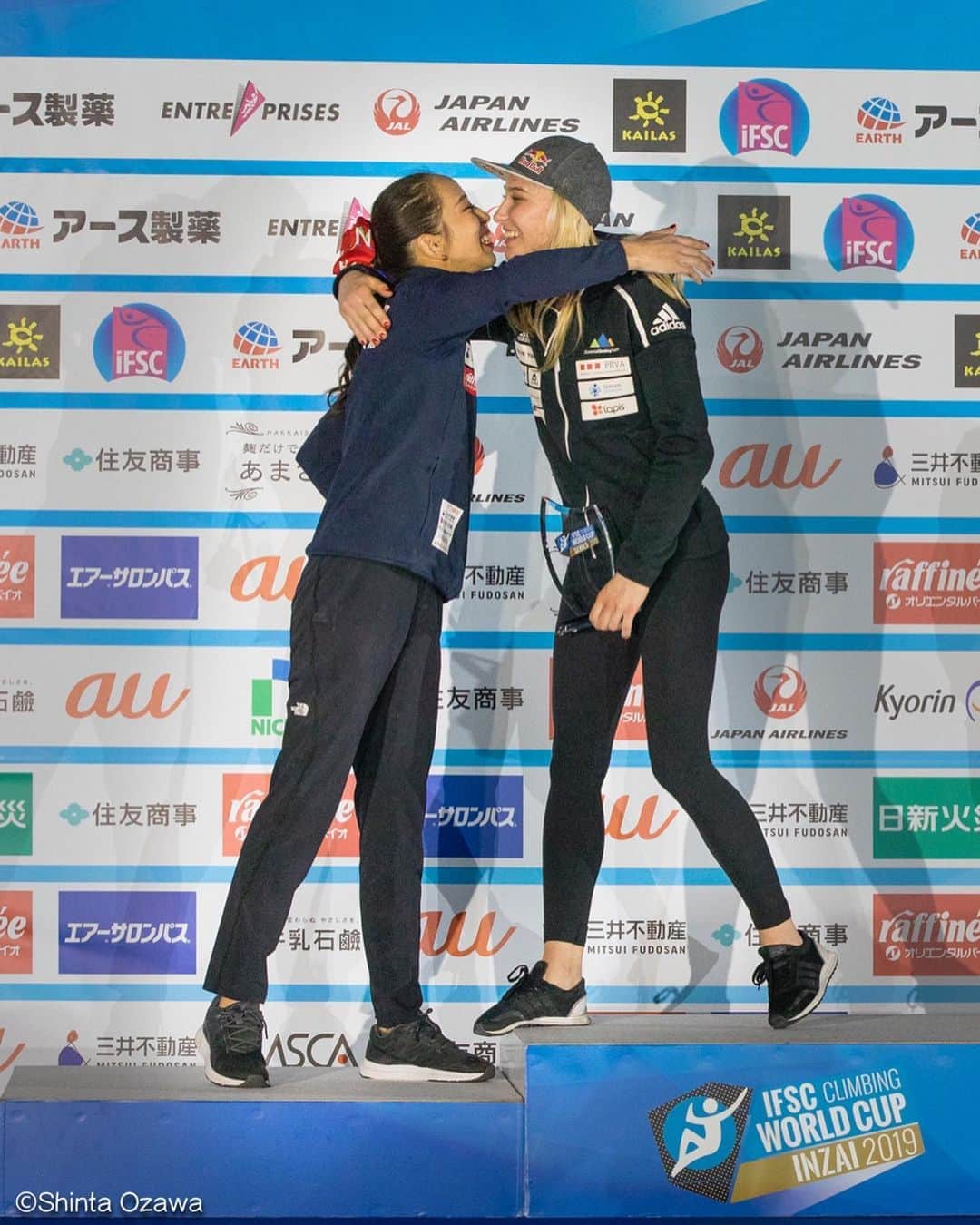野口啓代のインスタグラム：「Combined Ranking 2019🏆✨* * * 昨年とおなじ、コンバインドの年間ランキングは2位でした🥈世界選手権も、年間ランキングも、まだまだまだまだ1位には程遠い。来年までに埋めていきます、1mmずつ。そして、やっぱりまだ昨日の決勝での不甲斐ない登りが忘れられない。早くトレーニングして強くなりたい！！！* * Congrats @janja_garnbret 👑* Also @jessy_pilz for🥉* * * photo by @shintaozawa  @au_official #大和証券 @thenorthfacejp @orientalbaio #三井不動産 @cowsoapcp #zeta  @c3fit @lasportivajp @petzl_official  @newhale_japan」