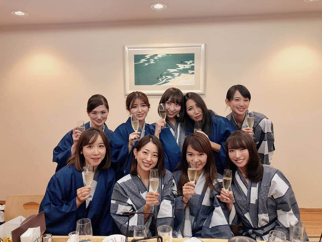 保坂玲奈さんのインスタグラム写真 - (保坂玲奈Instagram)「G  O  L  F ⛳ . 春、秋に毎年行くくらい 大好きな軽井沢高原ゴルフ倶楽部。 今年は女子9人でプチゴルフ合宿🤭 . お手入れされていてめっちゃ綺麗だし 人も素敵だし、 ご飯も美味しいし、 カラオケや麻雀ルームもあって、 クラブハウスも直結の宿泊棟も 出来たてですごく綺麗。 それでいてコスパが最強に良い🥺 . なんと温泉もできると噂もあるし、 アウトレットに行って、 温泉入って、美味しい物食べて、 カラオケ行ってゴルフって最強過ぎないか。。 . ゴルフを初めてから旅行先で ゴルフしたいなとか、 ゴルフしたいからここに行きたいとか増えた😳 . . . #軽井沢高原ゴルフ倶楽部 #軽井沢 #ゴルフ女子旅 #golf #renaogolf」10月28日 12時41分 - __renao_0707