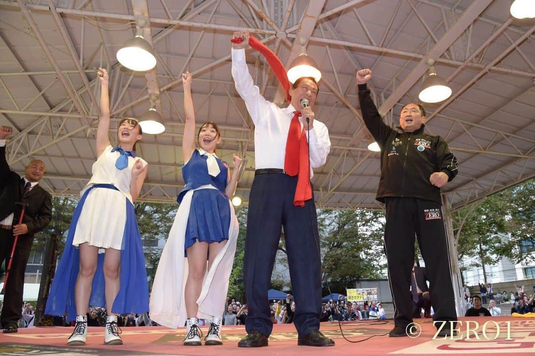 永山飛鳥さんのインスタグラム写真 - (永山飛鳥Instagram)「2019.10.26  ZERO1さんの 靖国神社 創設150年記念  奉納プロレス 第17回大和神州  ちから祭り✨ に参加させていただきました！  アントニオ猪木さんと大谷選手と一緒に1、2、3、ダー！ をやりました！  すごく緊張し、始まる前にたくさん練習しました😊  プ女子(プロレス女子)として、アントニオ猪木さんにお会いできたこと、本当に嬉しい思います。  記念すべき素敵な大会に呼んでいただいた、プロレスリングZERO1さんにすごく感謝です。  これからも、プロレス会場を盛り上げていけるようがんばります💪  #あすきょう ＃アイドル ＃プ女子 #プロレス ＃双子 ＃一卵性双生児」10月28日 12時43分 - asuka_nagayama