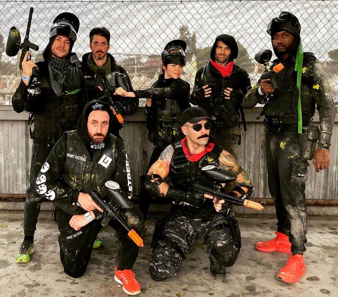 マイケル・トレヴィーノのインスタグラム：「🎯🔫 TEAM NO MERCY 🎯🔫」