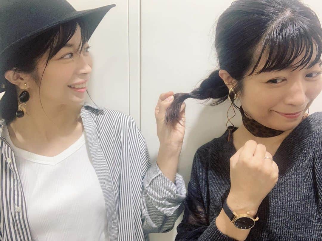 三倉茉奈さんのインスタグラム写真 - (三倉茉奈Instagram)「いもうと。 私の髪をつまんでる。 #twins #sister」10月28日 12時54分 - mana_mikura_official