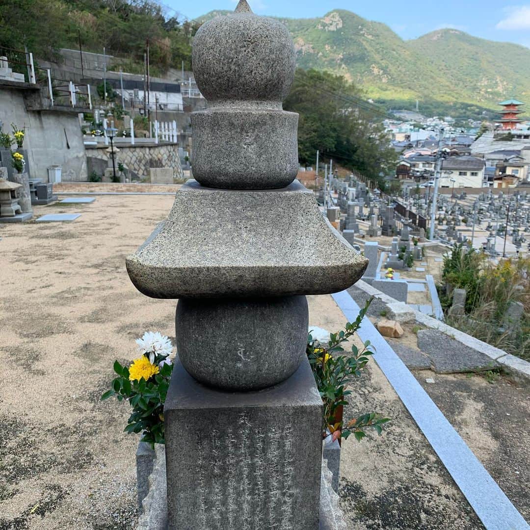 伊集院光のインスタグラム：「墓の裏」