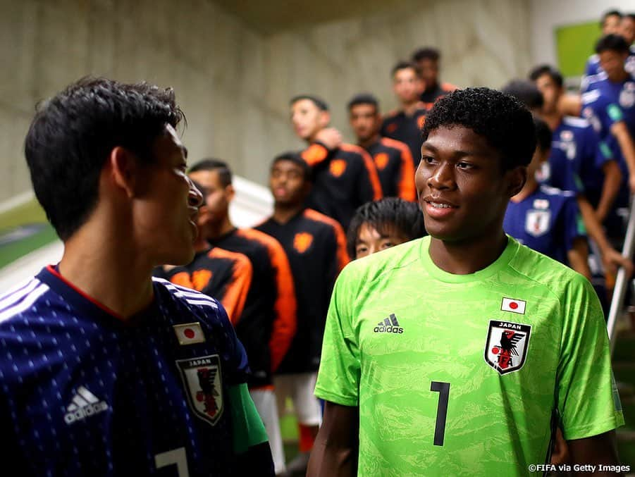 日本サッカー協会さんのインスタグラム写真 - (日本サッカー協会Instagram)「📸Match photos｜#U17日本代表 は10月27日(日)、FIFA U-17ワールドカップブラジル2019のグループステージ初戦でU-17オランダ代表と対戦しました。日本は序盤こそ相手の攻勢に苦しめられましたが、粘り強い守りから徐々にペースを掴むと、FW若月大和選手（桐生第一高）の2得点などで合計3得点。相手の攻勢も最後まで跳ね返し、初戦を3-0の完勝で飾る最高のスタートを切りました。 ・ 🏆FIFA U-17ワールドカップブラジル2019 🇯🇵U-17日本代表 3-0 U-17オランダ🇳🇱 📅10/28(月) 8:00KO 📍Estadio Kleber Andrade ・ GK 1 #鈴木彩艶 （#浦和レッズユース ） DF 2 #鈴木海音（#ジュビロ磐田U18 ） 3 #半田陸（#モンテディオ山形ユース ） 4 #中野伸哉（#サガン鳥栖U18 ） 5 #畑大雅 （#市立船橋高 ） MF 6 #藤田譲瑠チマ（#東京ヴェルディユース ） 8 #成岡輝瑠（#清水エスパルスユース ）→85' MF 14 #中野桂太　（#京都サンガＦＣU18 ) 7 #三戸舜介（#JFAアカデミー福島U18 ）→80' MF 19 #田村蒼生 （#柏レイソルU18 ） 17 #田中聡（#湘南ベルマーレU18 ） FW 9 #若月大和（#桐生第一高 ）→80' FW 11 #唐山翔自 （#ガンバ大阪ユース ） 10 #西川潤（#桐光学園高 ） ・ 監督　森山佳郎 ・ 🏆FIFA U-17ワールドカップブラジル2019 グループＤ 📅10/28(月) 8:00KO 3-0 U-17オランダ🇳🇱 📅10/31(木) 8:00KO vs U-17アメリカ🇺🇸 📅11/3(日) 8:00KO vs U-17セネガル🇸🇳 ※すべて日本時間 ・ 📺J SPORTS／BSフジ 👉大会情報はJFA.jpへ #U17WC」10月28日 13時29分 - japanfootballassociation